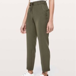 NEW Lululemon On The Fly Pant Size 8 Dark Olive W5BM4S